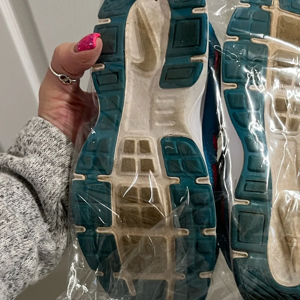 Nike Girls Blue and Pink tennis shoes size 2Y Great condition